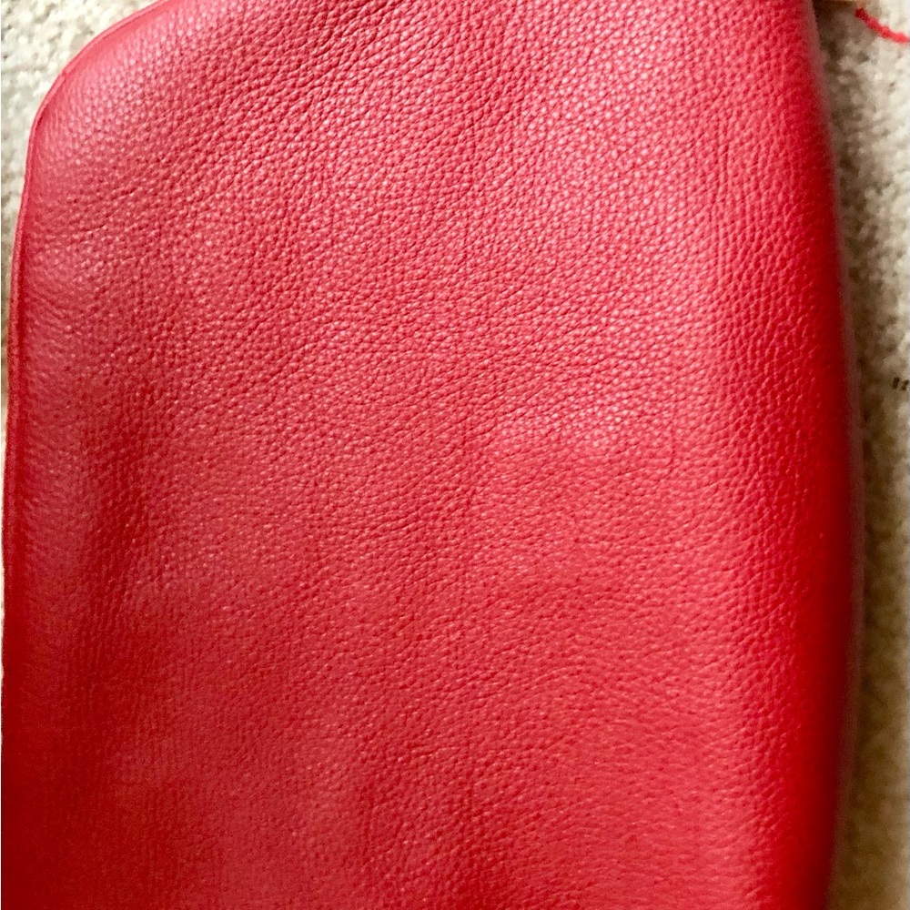 ⭐️ NEW Authentic Gucci Bumbag⭐️ - Picture 5 of 12